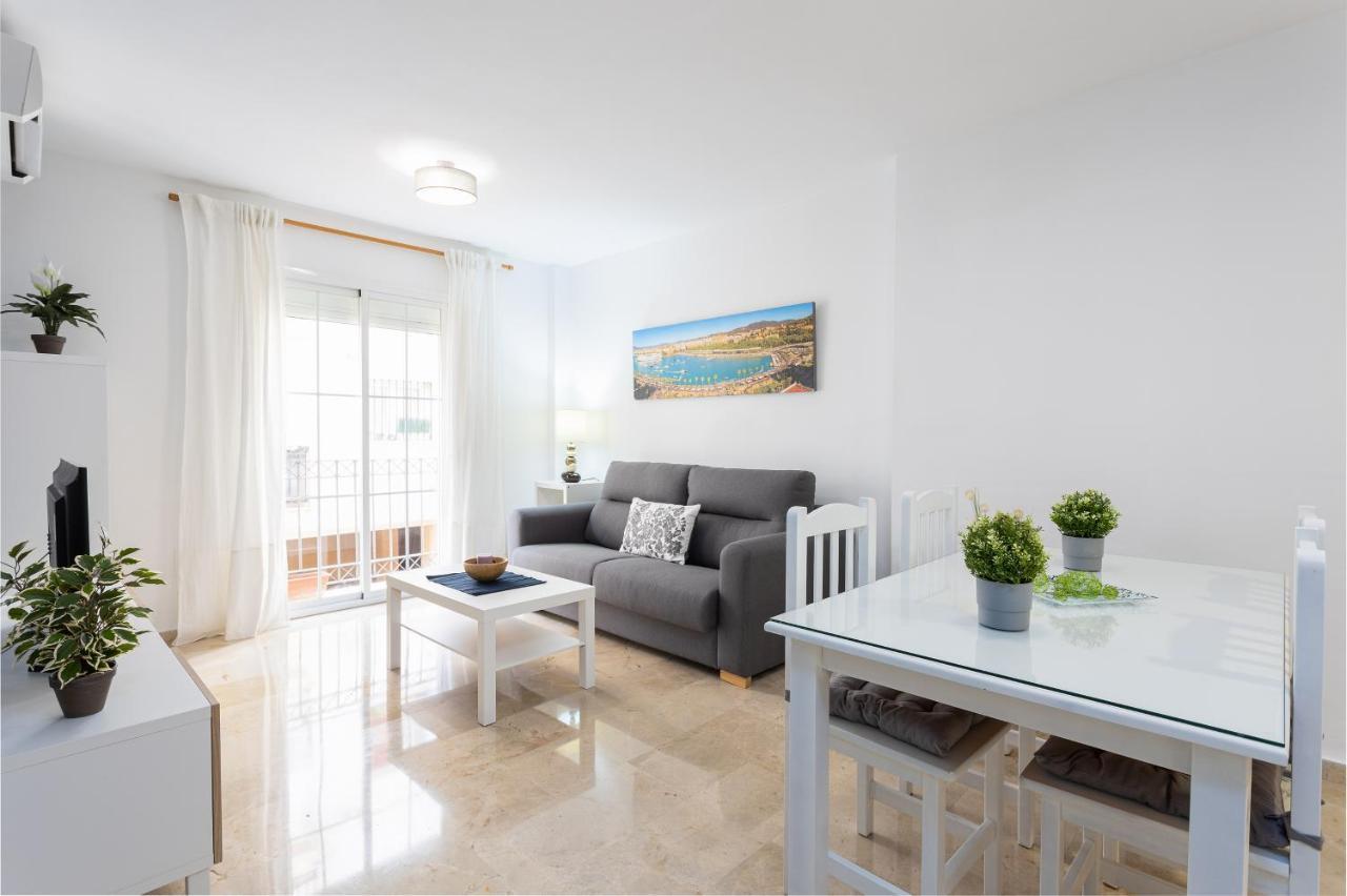 Holidays2Malaga Capuchinos French Balconies, Private Parking, Wifi & Air Con Exterior photo