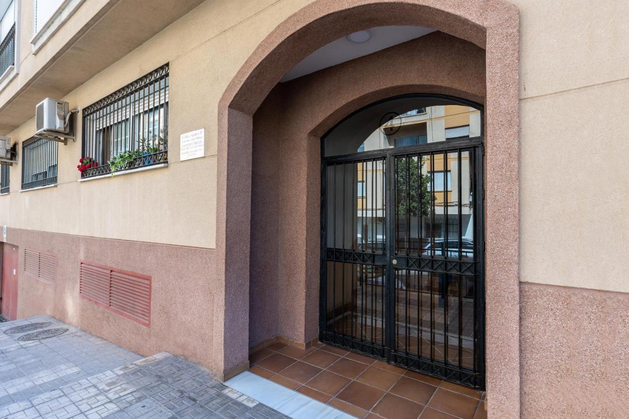 Holidays2Malaga Capuchinos French Balconies, Private Parking, Wifi & Air Con Exterior photo
